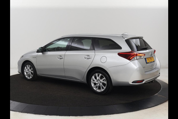 Toyota Auris 1.8 Hybrid Executive | Stoelverwarming | Trekhaak | Leder/Alcantara | Navigatie | Full LED | Park Assist | Climate control | Cruise control | Keyless | Regensensor