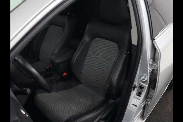Toyota Auris 1.8 Hybrid Executive | Stoelverwarming | Trekhaak | Leder/Alcantara | Navigatie | Full LED | Park Assist | Climate control | Cruise control | Keyless | Regensensor