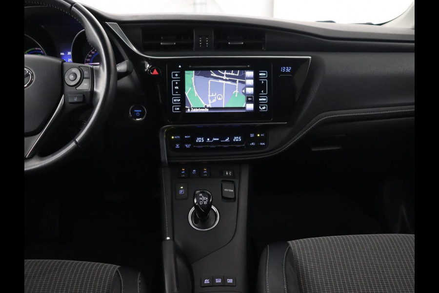 Toyota Auris 1.8 Hybrid Executive | Stoelverwarming | Trekhaak | Leder/Alcantara | Navigatie | Full LED | Park Assist | Climate control | Cruise control | Keyless | Regensensor