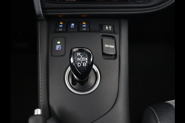Toyota Auris 1.8 Hybrid Executive | Stoelverwarming | Trekhaak | Leder/Alcantara | Navigatie | Full LED | Park Assist | Climate control | Cruise control | Keyless | Regensensor