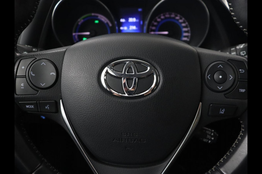 Toyota Auris 1.8 Hybrid Executive | Stoelverwarming | Trekhaak | Leder/Alcantara | Navigatie | Full LED | Park Assist | Climate control | Cruise control | Keyless | Regensensor