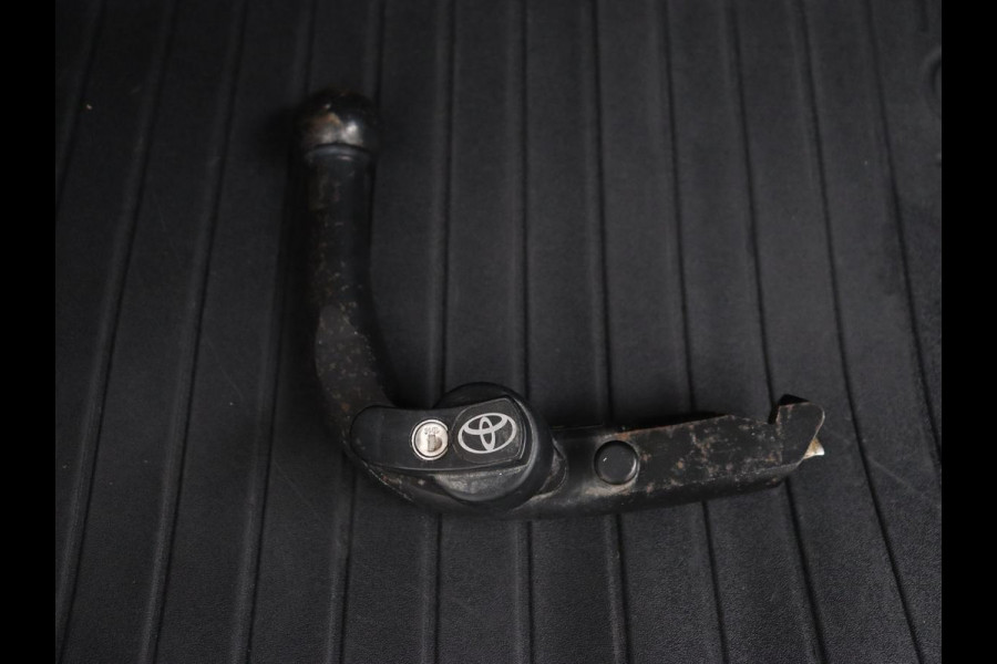 Toyota Auris 1.8 Hybrid Executive | Stoelverwarming | Trekhaak | Leder/Alcantara | Navigatie | Full LED | Park Assist | Climate control | Cruise control | Keyless | Regensensor