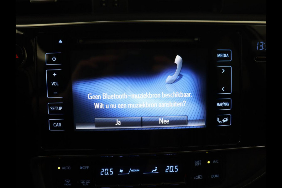 Toyota Auris 1.8 Hybrid Executive | Stoelverwarming | Trekhaak | Leder/Alcantara | Navigatie | Full LED | Park Assist | Climate control | Cruise control | Keyless | Regensensor