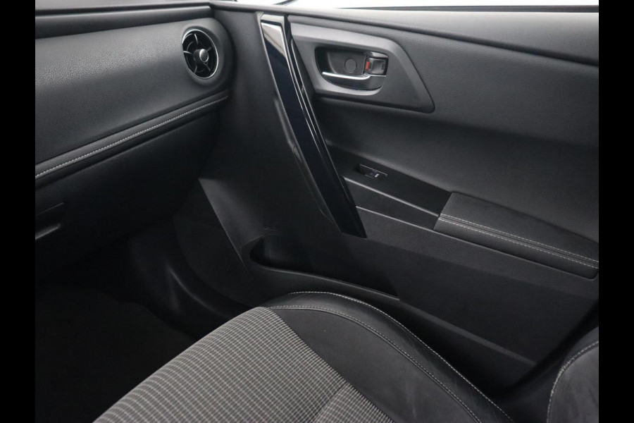 Toyota Auris 1.8 Hybrid Executive | Stoelverwarming | Trekhaak | Leder/Alcantara | Navigatie | Full LED | Park Assist | Climate control | Cruise control | Keyless | Regensensor