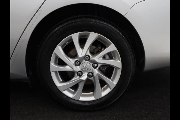 Toyota Auris 1.8 Hybrid Executive | Stoelverwarming | Trekhaak | Leder/Alcantara | Navigatie | Full LED | Park Assist | Climate control | Cruise control | Keyless | Regensensor