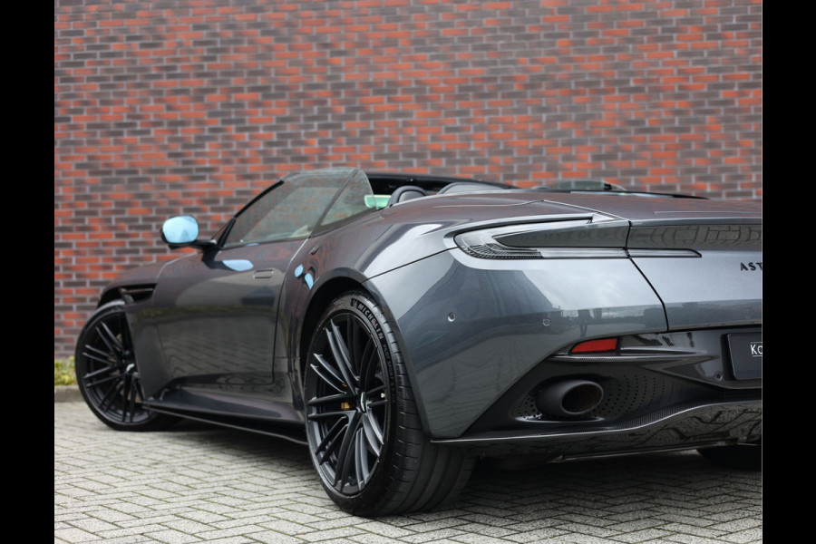 Aston Martin DB12 Volante 4.0 V8 | Xenon Grey - Carbon Pack