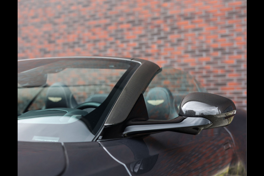 Aston Martin DB12 Volante 4.0 V8 | Xenon Grey - Carbon Pack