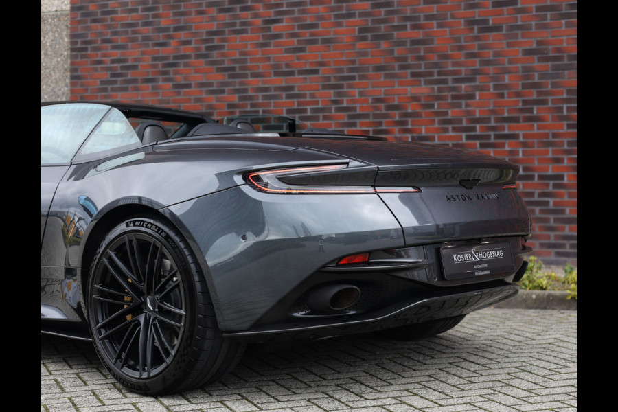 Aston Martin DB12 Volante 4.0 V8 | Xenon Grey - Carbon Pack