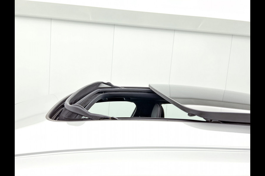 Volvo S60 2.0 T6 AWD Hybride R-Design 340PK / Navi / Cruise-adap / Harman Kardon / Lederen Int / Panorama schuifdak / Trekhaak / Carplay / Apk 04-2026