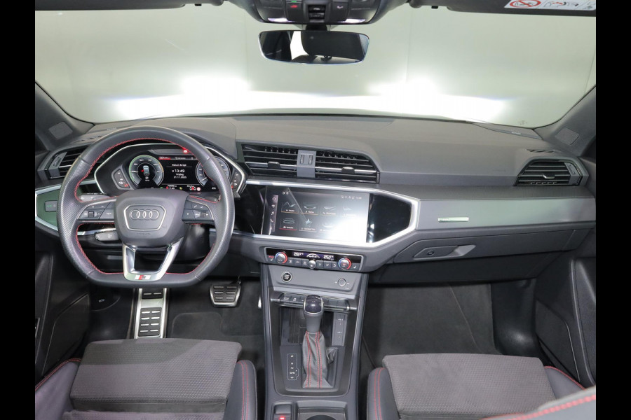Audi Q3 45 TFSI e S edition 245 pk S-tronic | Navigatie | Panoramadak | Parkeersensoren | Achteruitrijcamera | Stoelverwarming | S-Line |