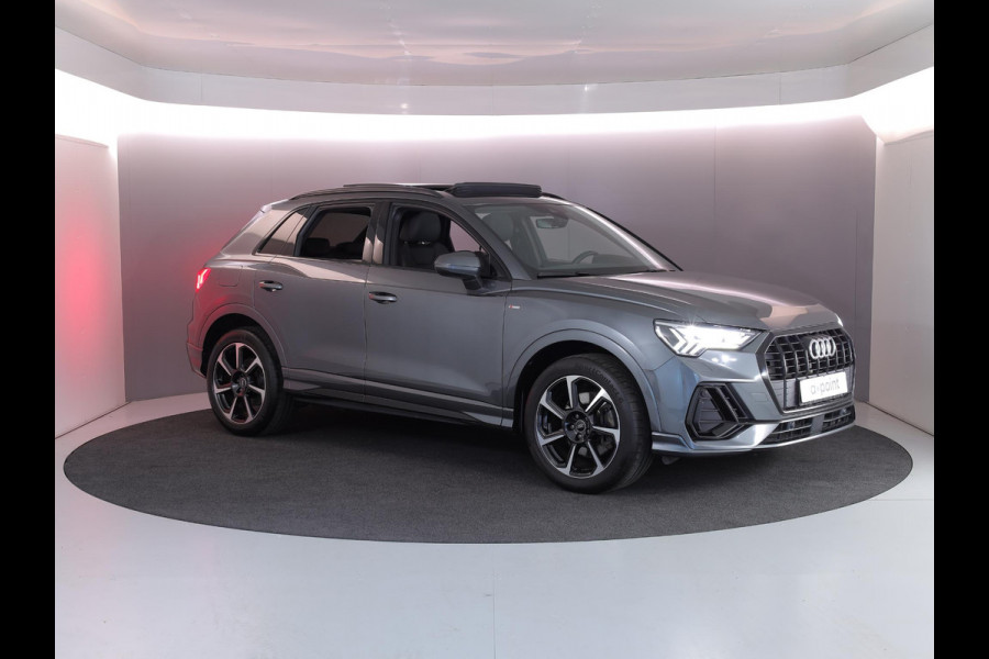 Audi Q3 45 TFSI e S edition 245 pk S-tronic | Navigatie | Panoramadak | Parkeersensoren | Achteruitrijcamera | Stoelverwarming | S-Line |