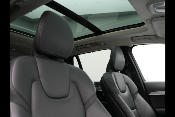 Volvo XC90 T8 Recharge AWD LONG RANGE Ultimate Dark 7 Persoons Plug In Hybrid 456pk Dealer O.H. PHEV | Panodak | Head Up | Adaptive Cruise | Camera | Lederen Sportstoelen Memory & Verwarmd | Google Assistent | Harman & Kardon | Stuur Verwarmd | Apple Carplay | Blis | Keyless | Virtual |