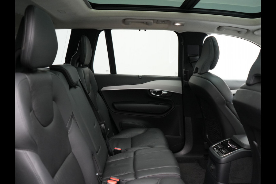 Volvo XC90 T8 Recharge AWD LONG RANGE Ultimate Dark 7 Persoons Plug In Hybrid 456pk Dealer O.H. PHEV | Panodak | Head Up | Adaptive Cruise | Camera | Lederen Sportstoelen Memory & Verwarmd | Google Assistent | Harman & Kardon | Stuur Verwarmd | Apple Carplay | Blis | Keyless | Virtual |