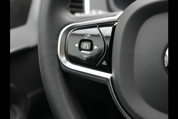 Volvo XC90 T8 Recharge AWD LONG RANGE Ultimate Dark 7 Persoons Plug In Hybrid 456pk Dealer O.H. PHEV | Panodak | Head Up | Adaptive Cruise | Camera | Lederen Sportstoelen Memory & Verwarmd | Google Assistent | Harman & Kardon | Stuur Verwarmd | Apple Carplay | Blis | Keyless | Virtual |