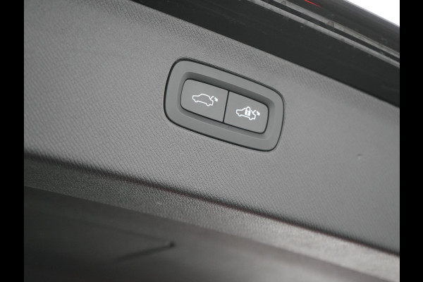 Volvo XC90 T8 Recharge AWD LONG RANGE Ultimate Dark 7 Persoons Plug In Hybrid 456pk Dealer O.H. PHEV | Panodak | Head Up | Adaptive Cruise | Camera | Lederen Sportstoelen Memory & Verwarmd | Google Assistent | Harman & Kardon | Stuur Verwarmd | Apple Carplay | Blis | Keyless | Virtual |