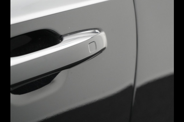 Volvo XC90 T8 Recharge AWD LONG RANGE Ultimate Dark 7 Persoons Plug In Hybrid 456pk Dealer O.H. PHEV | Panodak | Head Up | Adaptive Cruise | Camera | Lederen Sportstoelen Memory & Verwarmd | Google Assistent | Harman & Kardon | Stuur Verwarmd | Apple Carplay | Blis | Keyless | Virtual |