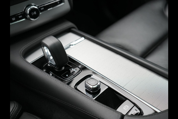 Volvo XC90 T8 Recharge AWD LONG RANGE Ultimate Dark 7 Persoons Plug In Hybrid 456pk Dealer O.H. PHEV | Panodak | Head Up | Adaptive Cruise | Camera | Lederen Sportstoelen Memory & Verwarmd | Google Assistent | Harman & Kardon | Stuur Verwarmd | Apple Carplay | Blis | Keyless | Virtual |