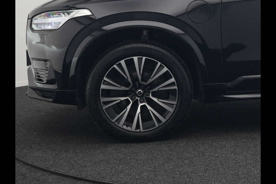 Volvo XC90 T8 Recharge AWD LONG RANGE Ultimate Dark 7 Persoons Plug In Hybrid 456pk Dealer O.H. PHEV | Panodak | Head Up | Adaptive Cruise | Camera | Lederen Sportstoelen Memory & Verwarmd | Google Assistent | Harman & Kardon | Stuur Verwarmd | Apple Carplay | Blis | Keyless | Virtual |