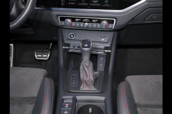 Audi Q3 45 TFSI e S edition 245 pk S-tronic | Navigatie | Panoramadak | Parkeersensoren | Achteruitrijcamera | Stoelverwarming | S-Line |