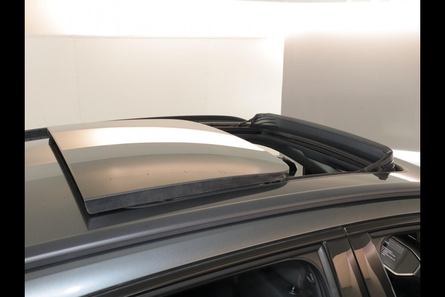 Audi Q3 45 TFSI e S edition 245 pk S-tronic | Navigatie | Panoramadak | Parkeersensoren | Achteruitrijcamera | Stoelverwarming | S-Line |