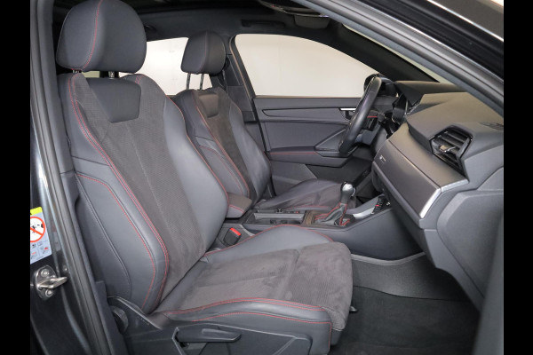 Audi Q3 45 TFSI e S edition 245 pk S-tronic | Navigatie | Panoramadak | Parkeersensoren | Achteruitrijcamera | Stoelverwarming | S-Line |