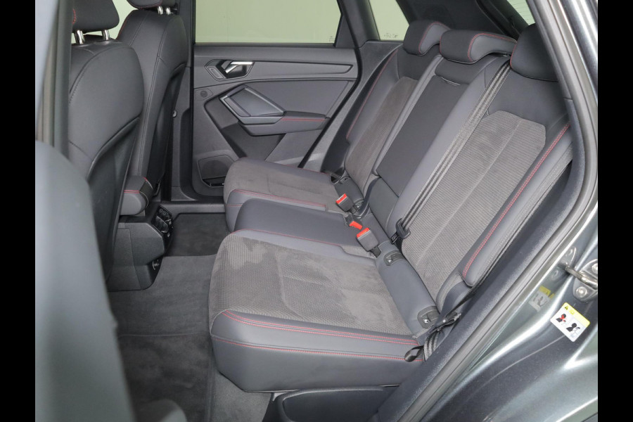 Audi Q3 45 TFSI e S edition 245 pk S-tronic | Navigatie | Panoramadak | Parkeersensoren | Achteruitrijcamera | Stoelverwarming | S-Line |