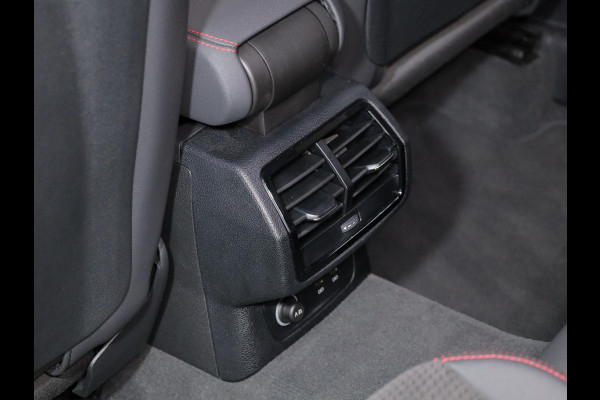 Audi Q3 45 TFSI e S edition 245 pk S-tronic | Navigatie | Panoramadak | Parkeersensoren | Achteruitrijcamera | Stoelverwarming | S-Line |