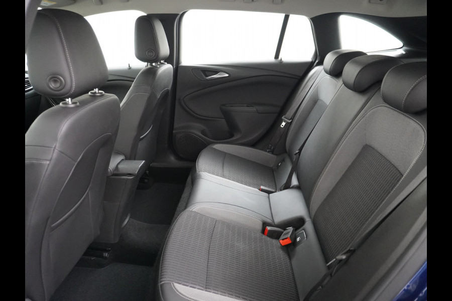 Opel Astra Sports Tourer 1.4T 145pk Navi Camera Lane-dep. Keyless 1/2Leer CruiseControl Led Bluetooth Pdc Apple/Android Aut.Verlichting Isofix Elek.Ramen Ecc Tel. Usb 16''LM Business Elegance