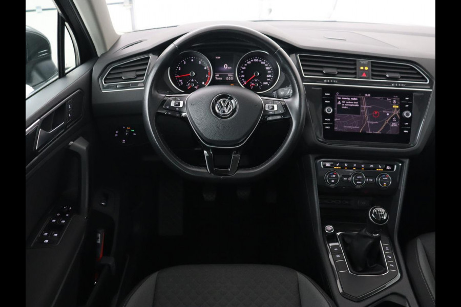 Volkswagen Tiguan 1.5 TSI Comfortline | Panoramadak | Stoelverwarming | Carplay | Camera | Keyless | Adaptive cruise | Navigatie | Full LED