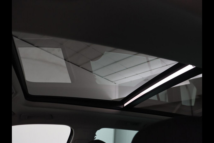 Volkswagen Tiguan 1.5 TSI Comfortline | Panoramadak | Stoelverwarming | Carplay | Camera | Keyless | Adaptive cruise | Navigatie | Full LED