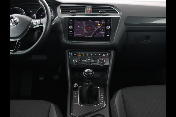 Volkswagen Tiguan 1.5 TSI Comfortline | Panoramadak | Stoelverwarming | Carplay | Camera | Keyless | Adaptive cruise | Navigatie | Full LED