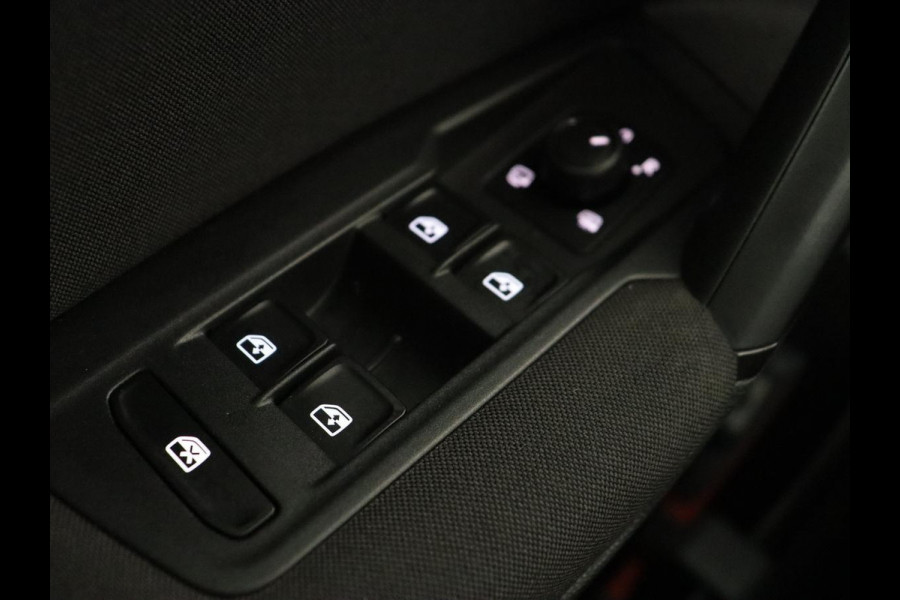 Volkswagen Tiguan 1.5 TSI Comfortline | Panoramadak | Stoelverwarming | Carplay | Camera | Keyless | Adaptive cruise | Navigatie | Full LED