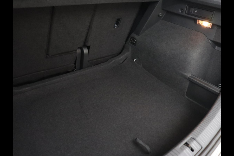 Volkswagen Tiguan 1.5 TSI Comfortline | Panoramadak | Stoelverwarming | Carplay | Camera | Keyless | Adaptive cruise | Navigatie | Full LED