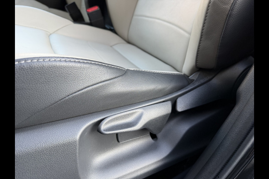 Toyota Yaris 1.5 Hybrid Executive | Creme Leer | Head-up | BSM | Rijklaar!!