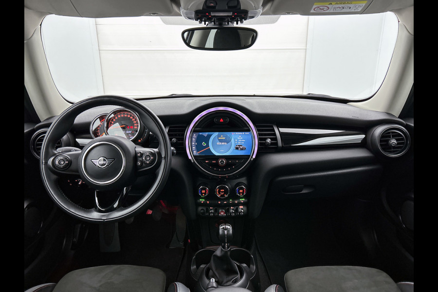 MINI Mini 2.0 Cooper S JCW Chili Serious Business (Dealer OnderH, Bucket Seats, Carplay, Navi Pro, Parkeerhulp, Stoelv, Etc)
