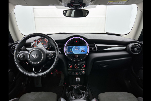 MINI Mini 2.0 Cooper S JCW Chili Serious Business (Dealer OnderH, Bucket Seats, Carplay, Navi Pro, Parkeerhulp, Stoelv, Etc)