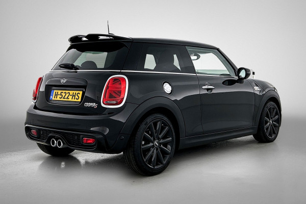 MINI Mini 2.0 Cooper S JCW Chili Serious Business (Dealer OnderH, Bucket Seats, Carplay, Navi Pro, Parkeerhulp, Stoelv, Etc)