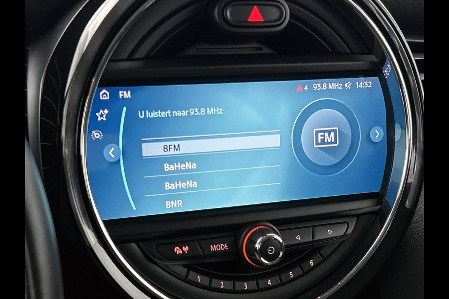 MINI Mini 2.0 Cooper S JCW Chili Serious Business (Dealer OnderH, Bucket Seats, Carplay, Navi Pro, Parkeerhulp, Stoelv, Etc)