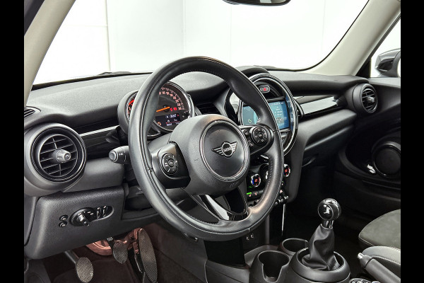 MINI Mini 2.0 Cooper S JCW Chili Serious Business (Dealer OnderH, Bucket Seats, Carplay, Navi Pro, Parkeerhulp, Stoelv, Etc)