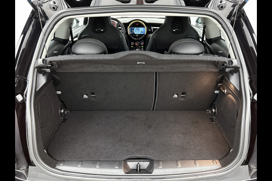 MINI Mini 2.0 Cooper S JCW Chili Serious Business (Dealer OnderH, Bucket Seats, Carplay, Navi Pro, Parkeerhulp, Stoelv, Etc)