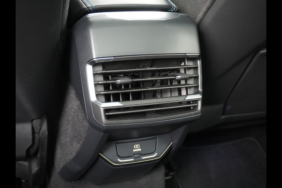 Lynk & Co 01 PHEV AUT-7 261pk Pano-Schuifdak Lmv 20" 360°Camera Apple Carplay Android Auto Adap.Cruise Navi Pdc Ecc Keyless Led Plug-In Hybri Elek.Memory.Stoel File assistent Dodehoek detector Elektrisch bedienbare achterklep Rijstrooksensor Wifi Verkeersbord detectie 425Nm koppel 3,7kw laadvermogen €41.882 Nieuwprijs 1e Eigenaar Origineel NLse auto!