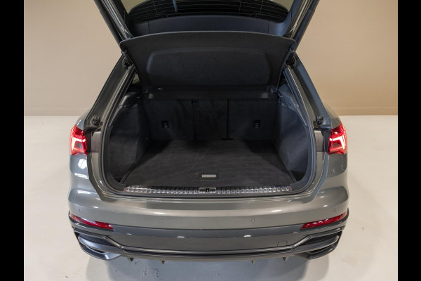 Audi Q3 35 TFSI 2x S-Line / 150pk / Trekhaak / Achteruitrij camera / Stoelverwarming /