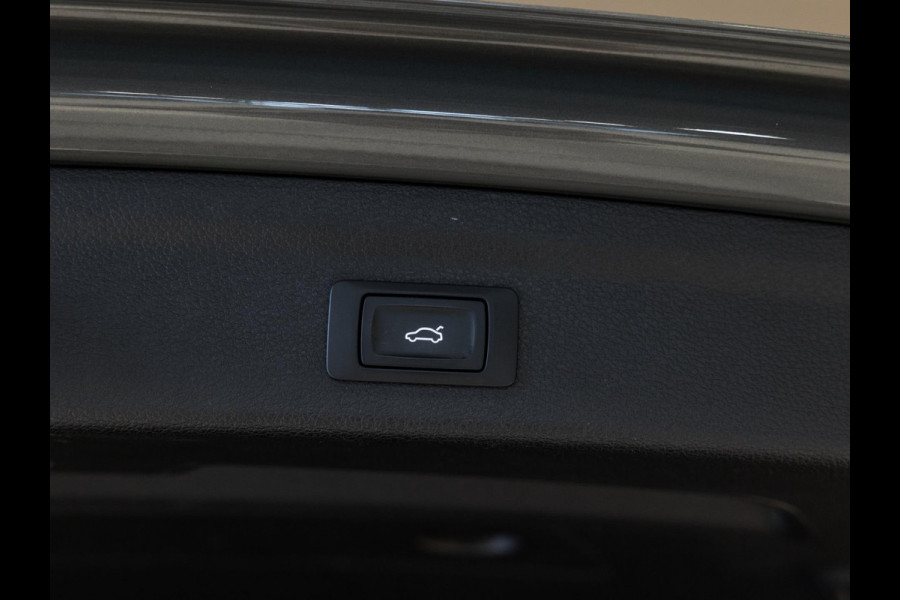 Audi Q3 35 TFSI 2x S-Line / 150pk / Trekhaak / Achteruitrij camera / Stoelverwarming /