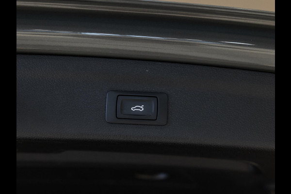 Audi Q3 35 TFSI 2x S-Line / 150pk / Trekhaak / Achteruitrij camera / Stoelverwarming /