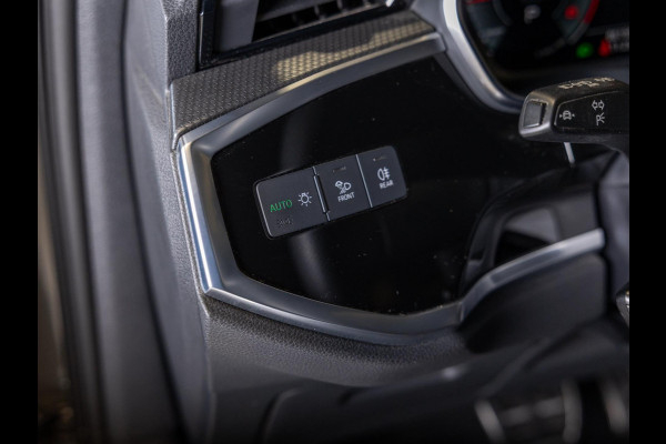 Audi Q3 35 TFSI 2x S-Line / 150pk / Trekhaak / Achteruitrij camera / Stoelverwarming /