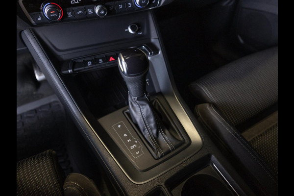 Audi Q3 35 TFSI 2x S-Line / 150pk / Trekhaak / Achteruitrij camera / Stoelverwarming /
