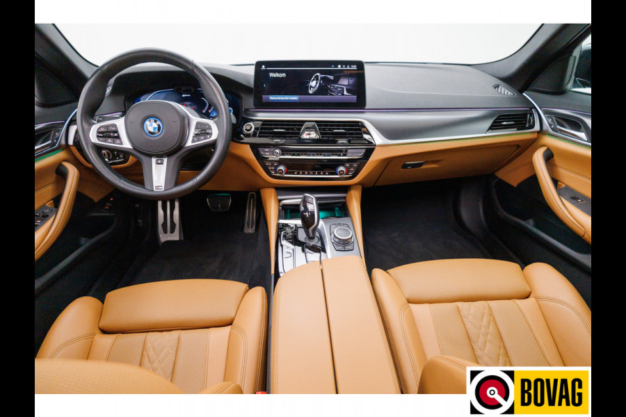 BMW 5 Serie 545e xDrive High Exec. M-sport Black Edition 394 PK automaat | Open Dak | Trekhaak elec. | 360 Camera, Stoel- en stuurverwarming