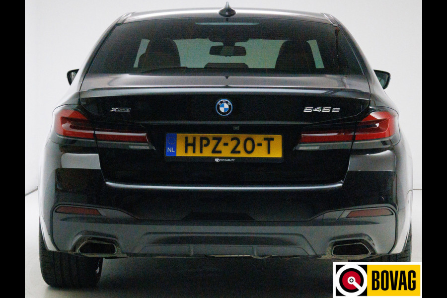 BMW 5 Serie 545e xDrive High Exec. M-sport Black Edition 394 PK automaat | Open Dak | Trekhaak elec. | 360 Camera, Stoel- en stuurverwarming