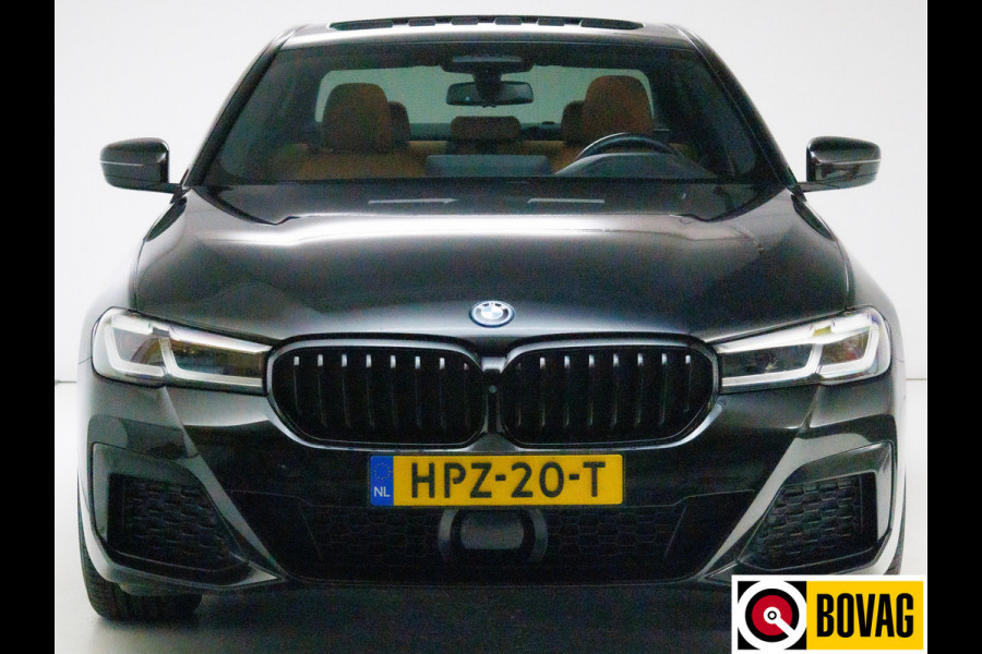 BMW 5 Serie 545e xDrive High Exec. M-sport Black Edition 394 PK automaat | Open Dak | Trekhaak elec. | 360 Camera, Stoel- en stuurverwarming