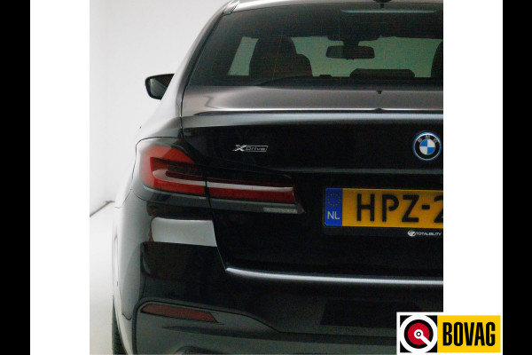 BMW 5 Serie 545e xDrive High Exec. M-sport Black Edition 394 PK automaat | Open Dak | Trekhaak elec. | 360 Camera, Stoel- en stuurverwarming